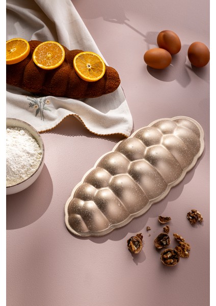 Altın Renkli Kek Kalıbı, Hafif ve Şık Tasarım, Pratik Kullanım