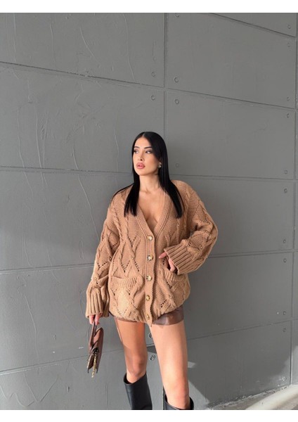 Inci Detaylı Delikli Salaş Triko Hırka