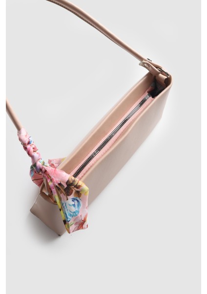 Lagraccio Paris Kadın Saza Fular Detaylı Baget Çanta Pudra modelleri