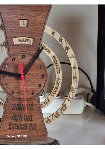 Kişiye Özel Masaüstü Dönmeli Takvim ve Saat – Ahşap Tasarım Lazer Kesim 6mm