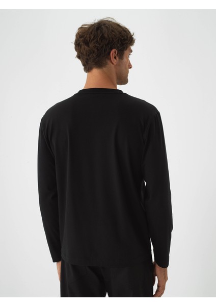 Erkek Siyah Pamuk Dokulu Regular Fit Uzun Kollu Tişört fırsatları