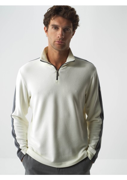 Erkek Ekru Yumuşak Polar Yüzeyli Slim Fit Sweatshirt fiyatları