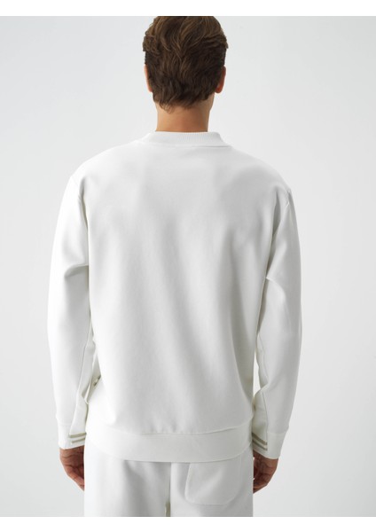 Erkek Ekru Pamuk Dokulu Regular Fit Sweatshirt fırsatları