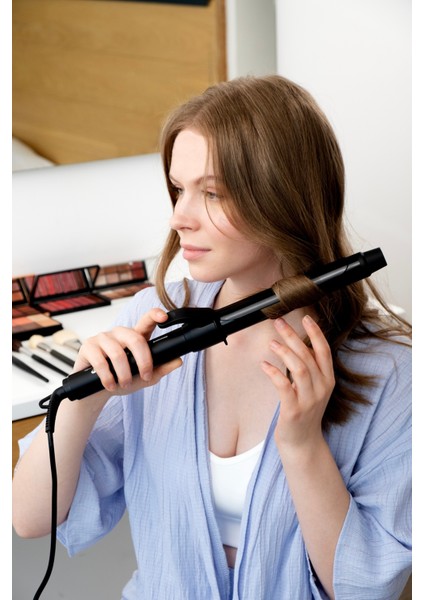 Şık Siyah Saç Maşası ile Hacimli ve Parlak Saçlar Elde Edin