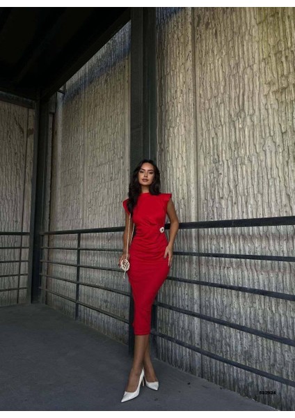 Broşlu Dik Yaka Midi Boy Abiye Elbise 582934 KIRMIZI