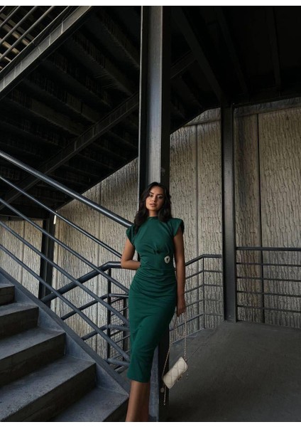 Broşlu Dik Yaka Midi Boy Abiye Elbise 582934 ZÜMRÜT modelleri