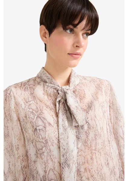 Regular Fit Fiyonk Yaka Yılan Desenli Şifon Uzun Kollu Bluz G1701AX25AU fırsatları