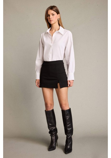 Slim Fit Dar Kesim Yırtmaçlı Şort Etek G5057AX25WN fiyatları