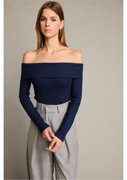 Kayık Yaka Uzun Kollu Tişört modelleri