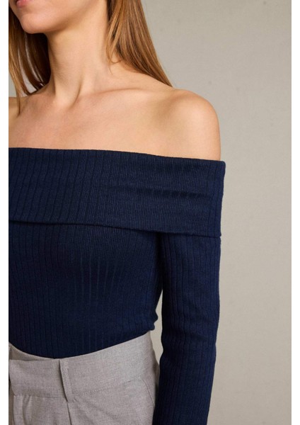 Kayık Yaka Uzun Kollu Tişört indirimleri