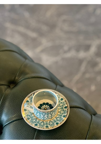 Yeşil ve Altın Detaylı Şık Içi Desenli Tek Fincan modelleri