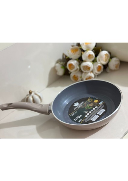 Şık Seramik Ezme Tava 22 Cm, Dayanıklı ve Kullanışlı Tasarım fiyatları