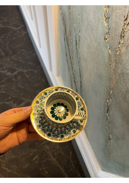 Şık Içi Desenli Yeşil-Gold Detaylı Tek Fincan fırsatları