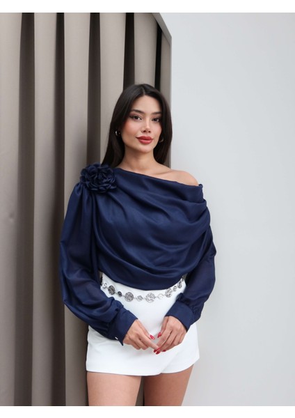 Tek Omuz Gül Detaylı Şifon Bluz fiyatları