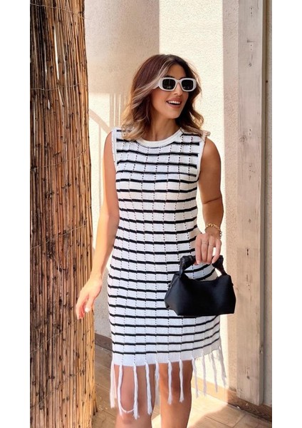 Kadın Kolsuz V Yaka Eteği Püsküllü Çizgi Desen Triko Elbise modelleri