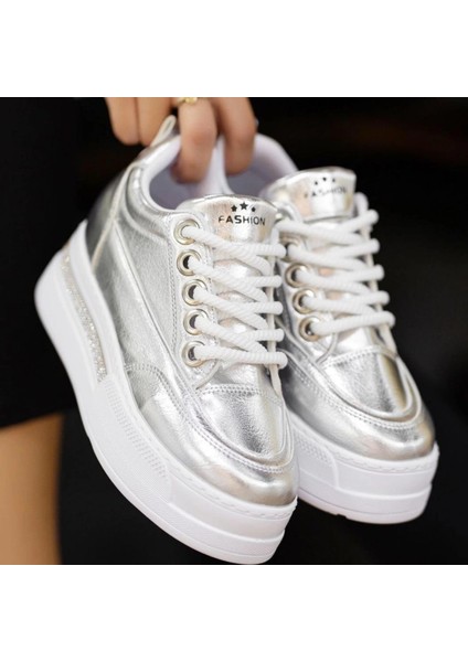 Lulu Gümüş Rugan Bağcıklı Spor Ayakkabı fırsatları