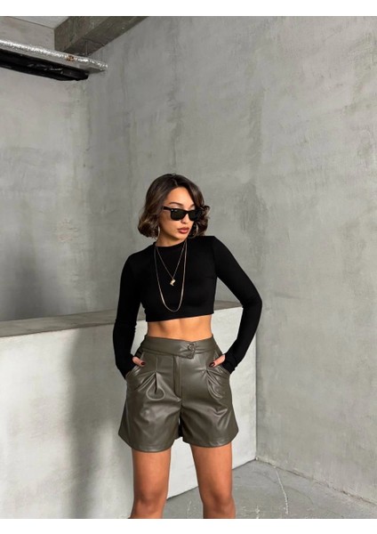 Iki Düğmeli Pileli Şort
