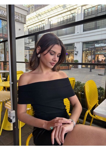 Madonna Yaka Sıfır Kol Bluz