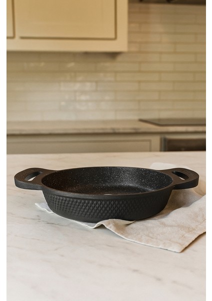 Siyah Granit Döküm Sahan, 18 Cm, Dayanıklı ve Şık Mutfak Gereci