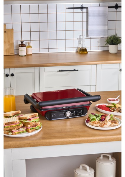 Kırmızı 2400W Izgara ve Tost Makinesi ile Lezzetli Atıştırmalıklar Hazırlayın