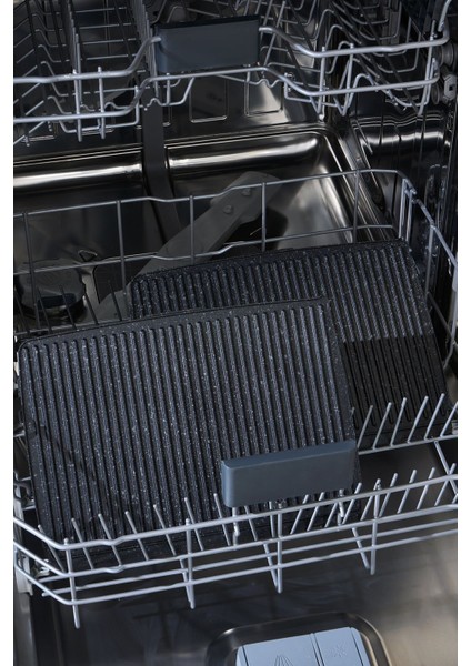 Kırmızı 2400W Izgara ve Tost Makinesi ile Lezzetli Atıştırmalıklar Hazırlayın