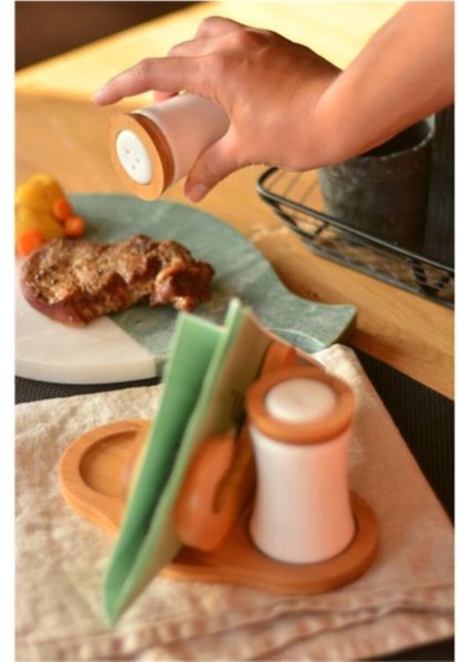 Beyaz Peçetelik ve Baharatlik Seti, Şık ve Kullanışlı Ev Aksesuarı