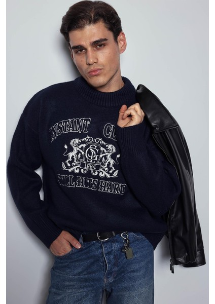 Erkek Oversize Bisiklet Yaka Nakışlı Triko Kazak Lacivert fiyatları