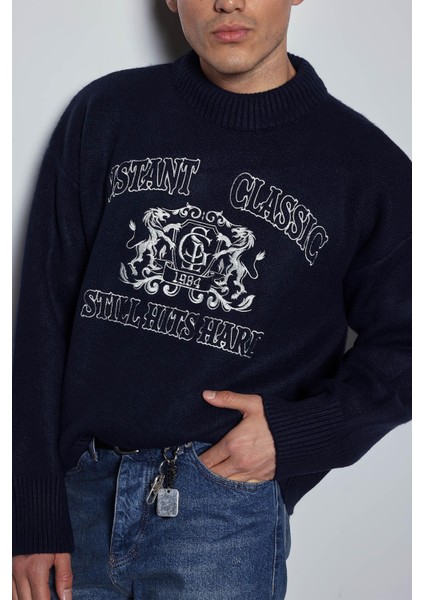 Erkek Oversize Bisiklet Yaka Nakışlı Triko Kazak Lacivert fırsatları