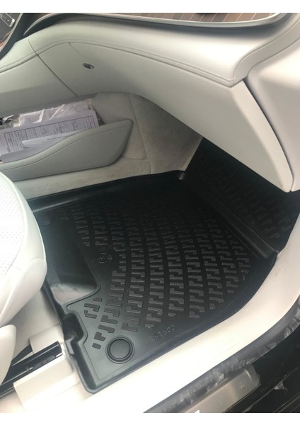 Mercedes Eqe 2022 ve Sonrası 3D Havuzlu Paspas Siyah modelleri