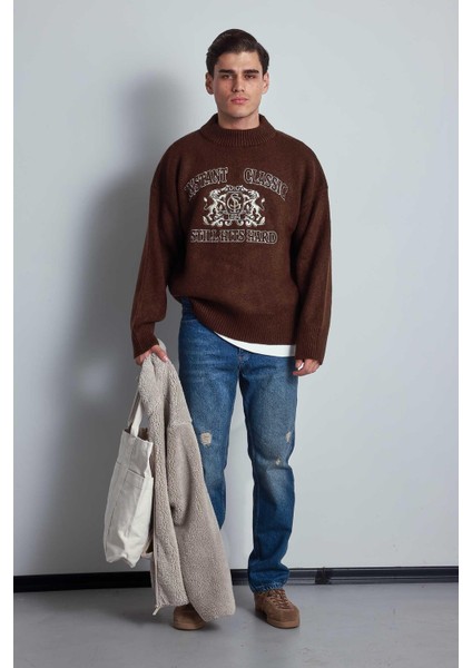 Erkek Oversize Bisiklet Yaka Nakışlı Triko Kazak Kahve fırsatları