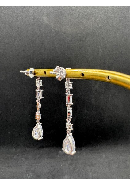 Damla Taş Sallantılı Uzun Gümüş Küpe modelleri