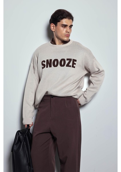 Erkek Oversize Yazı Baskılı Kazak Bej modelleri