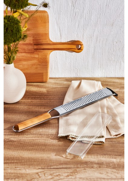 Doğal Kalın Dişli Rende ile Pratik ve Şık Mutfak Hazırlıkları