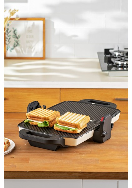 Krem Bej Tost Makinesi ile Lezzetli Tostlar Yapın, Pratik ve Şık Tasarım.