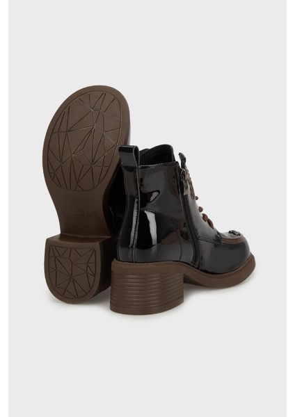 Kalın Tabanlı Rugan Fermuarlı Aksesuar Detaylı Bot Bayan Bot 38925K4056 fırsatları