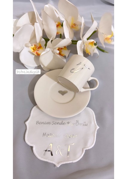 Gri Renkli Fincan ve Söz Mendili Seti, Şık ve Kullanışlı Hediye Seçeneği