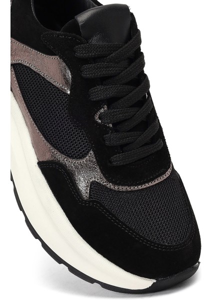 Kadın Siyah Bağcıklı Kalın Tabanlı Deri Sneaker 25AFD221014