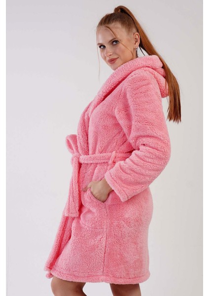 Kadın Pembe Renk Welsoft Kumaş Kapüşonlu Cepli Kuşaklı Midi Boy Sabahlık C9T5N0603 modelleri