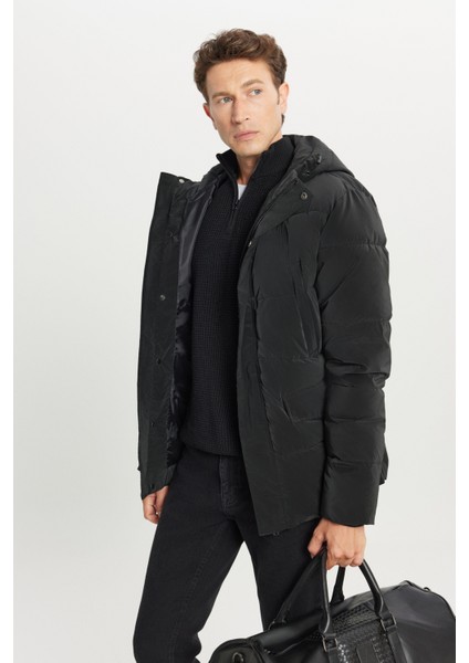 Standart Fit Normal Kesim Dik Yaka Kapüşonlu Kapak Cepil Kaban modelleri