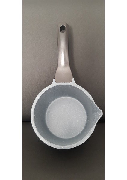 Şık ve Fonksiyonel Sütlük, Mutfağınıza Zarif Dokunuş Sağlar