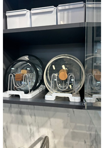 Beyaz ve Siyah Renklerde Mutfak Tencere Kapağı Tutucu, Pratik ve Şık Tasarım