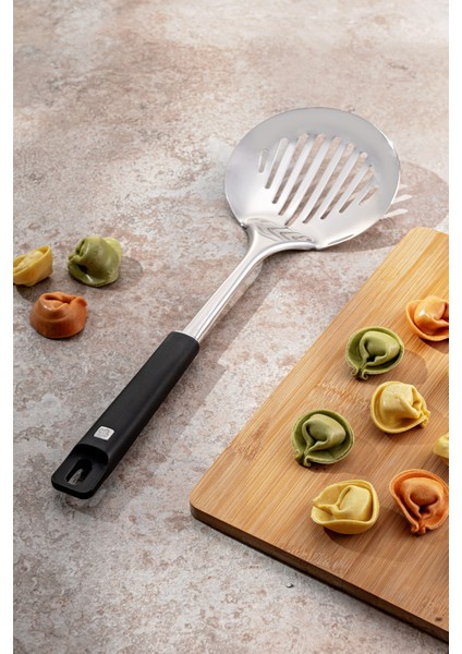 Siyah Kevgir, Dayanıklı ve Kullanışlı Mutfak Gereçleri