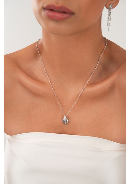 Gümüş Katmanlı Kabuk Formu ve Kristal Taş Detaylı 925 Ayar Gümüş Kolye 124 fiyatları