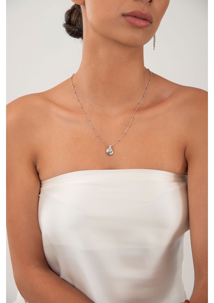 Gümüş Katmanlı Kabuk Formu ve Kristal Taş Detaylı 925 Ayar Gümüş Kolye 124 modelleri