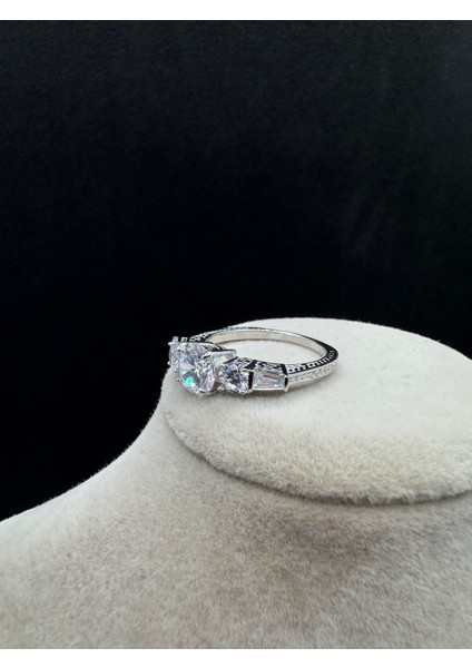 Ithal Kenarları Baget Taşlı Üç Taşlı Kadın Gümüş Yüzük fırsatları