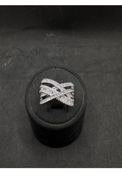 Ithal Dörtlü Sarmal Kare ve Baget Taşlı Kadın Gümüş Yüzük