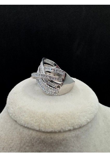 Ithal Dörtlü Sarmal Kare ve Baget Taşlı Kadın Gümüş Yüzük fırsatları