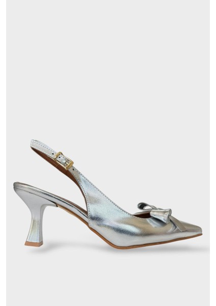 Kadın Fiyonk Tokalı Sivri Burun Arkası Açık 8 cm Topuklu Ayakkabı Gümüş