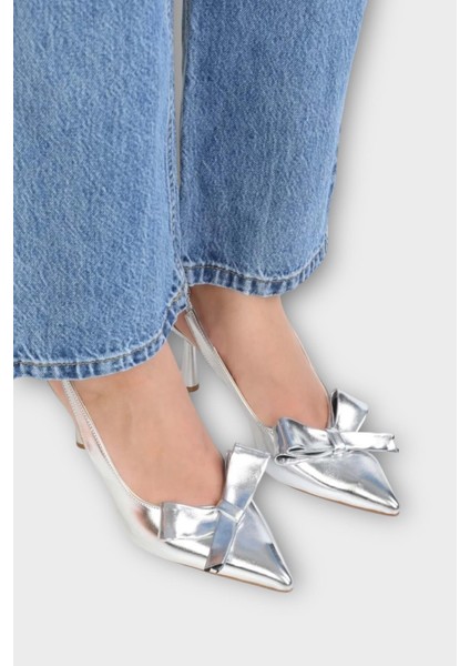 Kadın Fiyonk Tokalı Sivri Burun Arkası Açık 8 cm Topuklu Ayakkabı Gümüş fiyatları