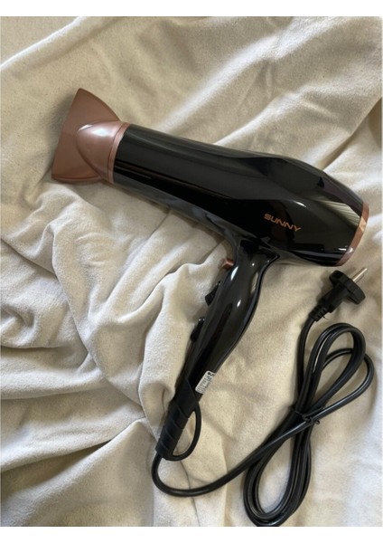 Siyah Renkli Güçlü Saç Kurutma ve Fön Makinesi
